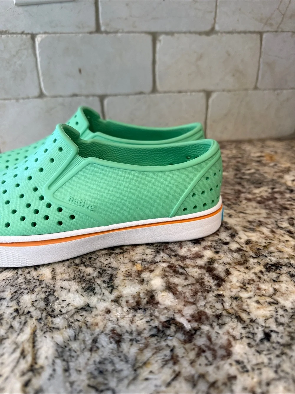Native Miles Shoes Youth Kids green Slip On Water Shoes Lite Size J3 Unisex J3